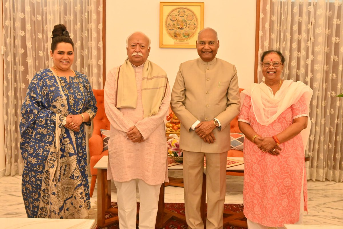 ramnathkovind's tweet photo. Had a good conversation on various national issues with Sar-Sanghchalak of  Rashtriya Swayamsevak Sangh Shri Mohan Bhagwat ji during his courtesy visit today, at my residence. His insights into our nation's progress and values are truly inspiring. https://t.co/qy7mhntUUM