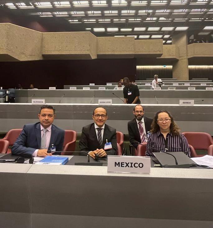 MisionMexOI's tweet photo. #Mexico made important contributions to #CSP9 of #ArmsTreaty. It presented a working paper with Austria & Ireland with recommendations to link the work of the ATT & the UNGP on business and #HumanRights & further discuss responsible industry conduct in international arms trade. https://t.co/bkqegSFZDf