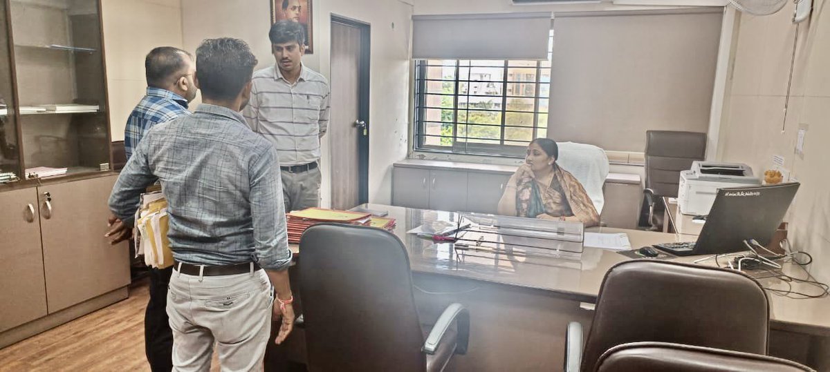 સર્વાંગી કલ્યાણ અને સર્વાંગી વિકાસ અર્થે  મોદી સરકાર નિરંતર કાર્યરત છે.

ગાંધીનગર ખાતે નિયામક - વિકસતી જાતિ કલ્યાણ, બિન અનામત નિગમ, નિયામક - સમાજ સુરક્ષા અને અંત્યોદય વિકાસ નિગમની આકસ્મિક મુલાકાત લીધી. પડતર કામગીરીની સમીક્ષા કરી બાકી રહેતી કામગીરી સત્વરે પૂર્ણ કરવા સૂચના આપી.