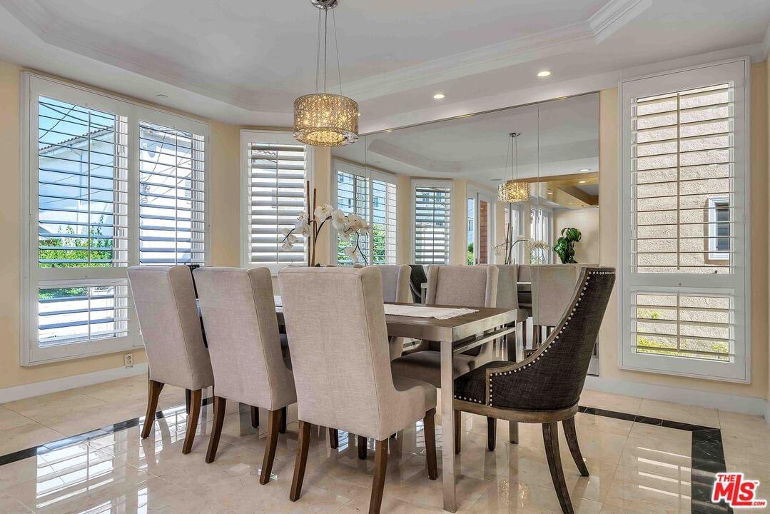 TerynWalker's tweet photo. 📍 The Almond, Beverly Hills
🤩 Offered at $1.749MM
🏠2177 sqft. 🛏3 bd 🛁2 ba
#socal #realestate #lifestyle #kwnewport #kwbeverlyhills #losangeles #orangecounty #beverlyhills #terynwalker #luxury #realestate #selling #socalrealtor #socalrealestate #sellingoc #sellingla #home https://t.co/nA4enq9ZzM