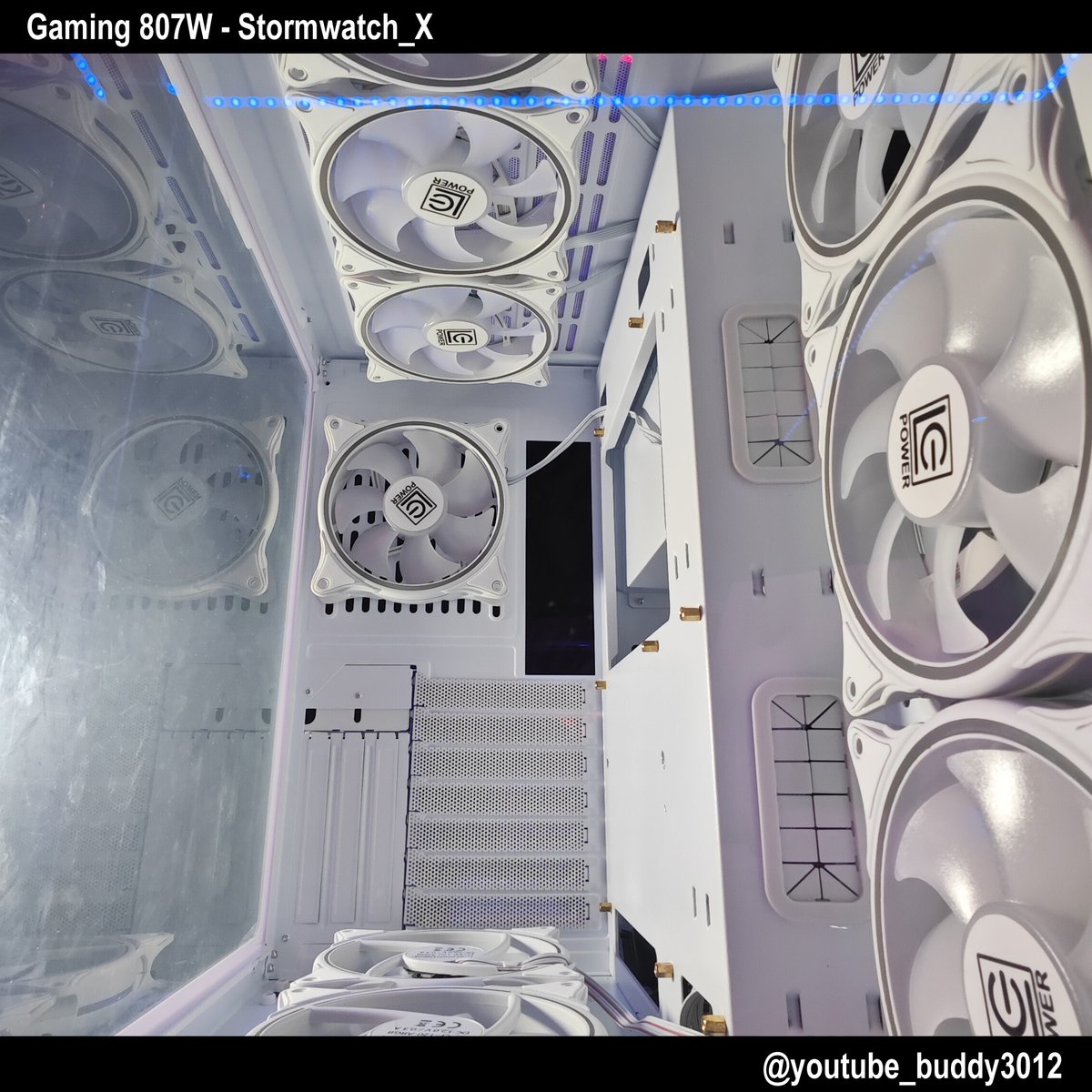 lcpower_germany's tweet photo. Wie viele Lüfter dürfen es sein? - Ja!
 
Vielen Dank an @Buddy3012 für die Zusendung der Bilder zu unserem neuen #Gamingcase 807W Stormwatch_X!
 
Das #Gaming Gehäuse bietet euch die Möglichkeit bis zu zehn Lüfter  einzubauen!
 
#powerforeveryone #computercase #modding https://t.co/DBEtgZBxNS