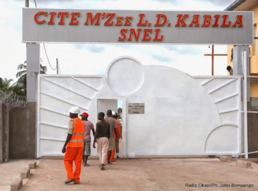 makoba_y's tweet image. CITÉ LAURENT DÉSIRÉ KABILA : UNE CITÉ POUR LES AGENTS DE LA SNEL CONSTRUITE SOUS #JOSEPH_KABILA 

 La cité Mzee Laurent Désiré Kabila destinée aux agents de la Société nationale d’électricité (Snel) à Kinsuka dans la commune de Mont Ngafula compte :

✅ Des maisons habitables
✅…