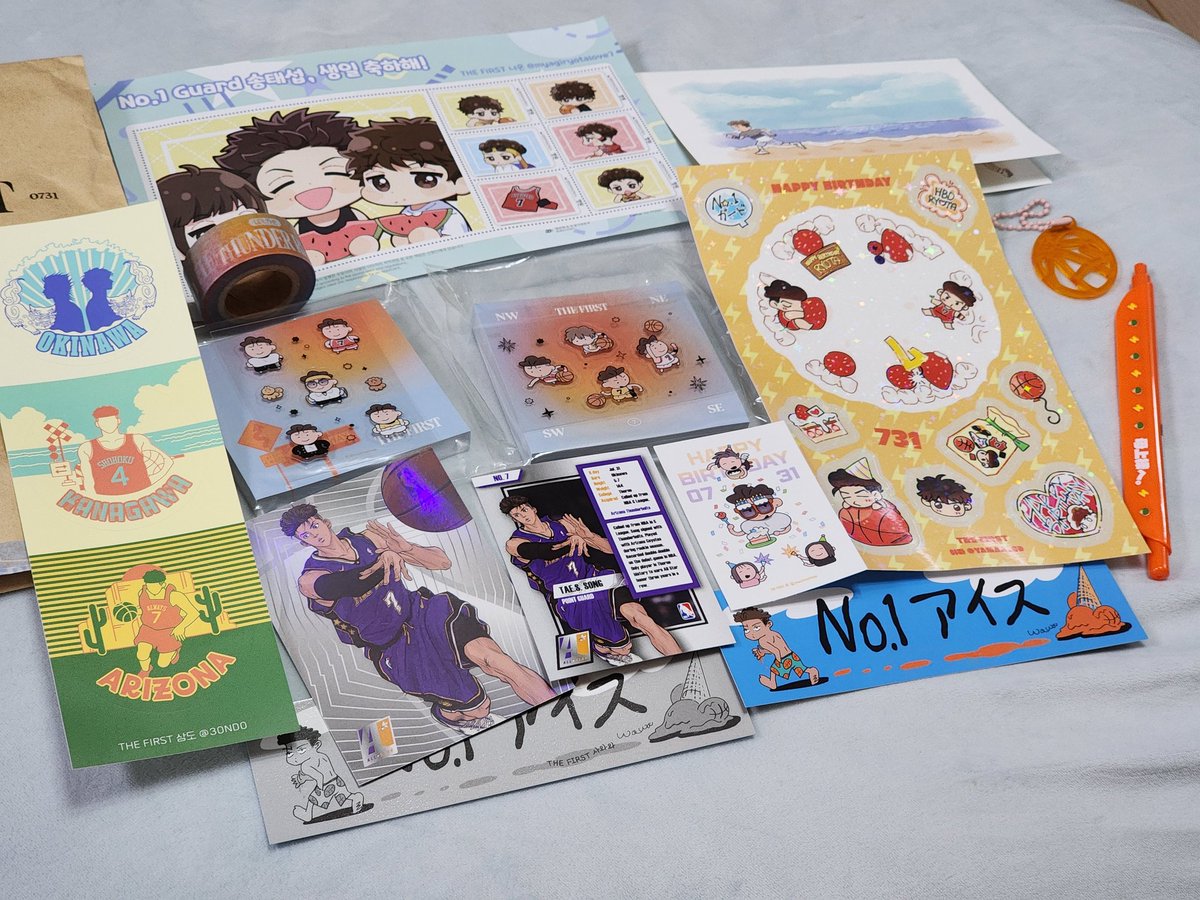 JHDJ1864's tweet image. #더퍼스트
#THE_FIRST
여러분 드디어 도착했습니다... 
후기 이벤트로 받은 전시회 럭드 전 종이...!!🥳🥳
우체국 택배에 안에 안전봉투로 2중 포장이 되어있어서 비가 엄청 왔는데도 젖은 곳 하나 없이! 구겨진 곳 하나없이 안전하게 도착했어요❤️‍🔥❤️‍🔥