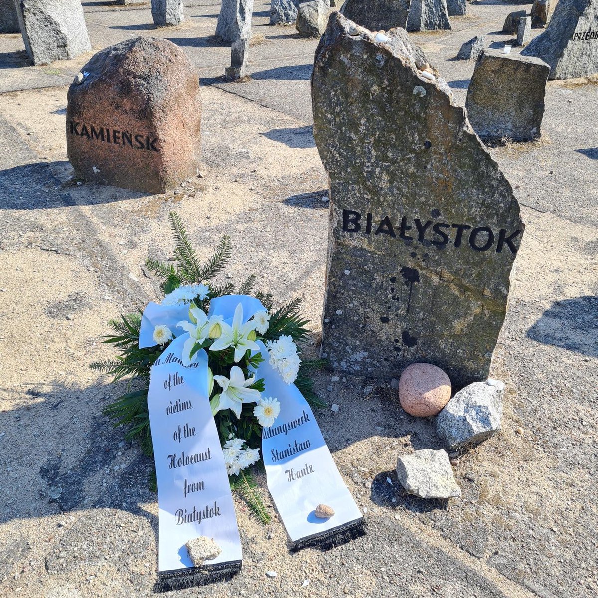 Im polnischen Białystok jährte sich der Ghetto-Aufstand zum 80. Mal. Peter Römer nahm deswegen an einer durch <a href="/Stanislaw_Hantz/">Bildungswerk Stanislaw Hantz</a> organisierten Bildungsreise teil, lernte über jüdischen Widerstand und Täterhandeln während der deut. Besatzung. Bericht unter stadt-muenster.de/villa-ten-homp…