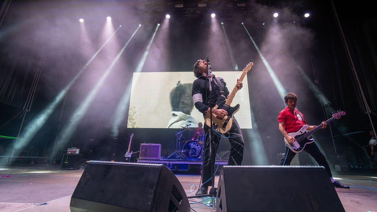 rockdelux's tweet photo. En el capítulo nacional, esta edición del @CanelaParty ha mantenido su línea punk-pop festiva, con habituales como Perro y @Biznaga77 o las incorporaciones al canelismo de @repionband, Los Yolos o @pantocratorbcn.

Crónica por @IsitaMona y @pepo_perez: https://t.co/afCidKoUU9 https://t.co/dhFGyRK6xL