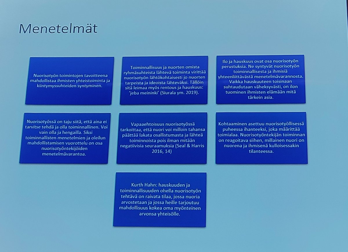 EilaKauppinen1's tweet photo. Nuorisotutkija Tomi Kiilakoski @Nuorisotutkimus pohtii #nuorisotyö tä kasvatuksena, nuorisotyön edellytyksiä ja päämääriä #kanuuna n verkostopäivillä. Punaisena lankana: nuori ja nuoret keskiössä, yhdessä nuorten kanssa ja nuori kasvaa ja kehittyy suhteessa muihin. https://t.co/gtFQ2dGf7Q