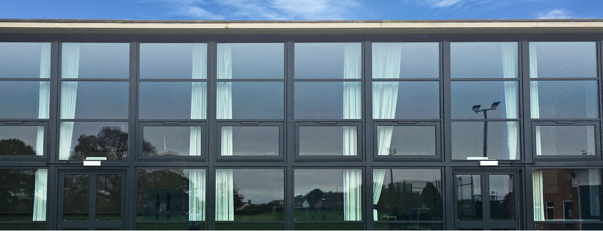 #DidYouKnow our Low Rise Curtain Walling offers thermally efficient performance and a striking aesthetic for any building, with natural light flooding in all year round?

Plus, you can install opening vents and entrance systems wherever you need it.

kestrelaluminium.co.uk/low-rise-curta…