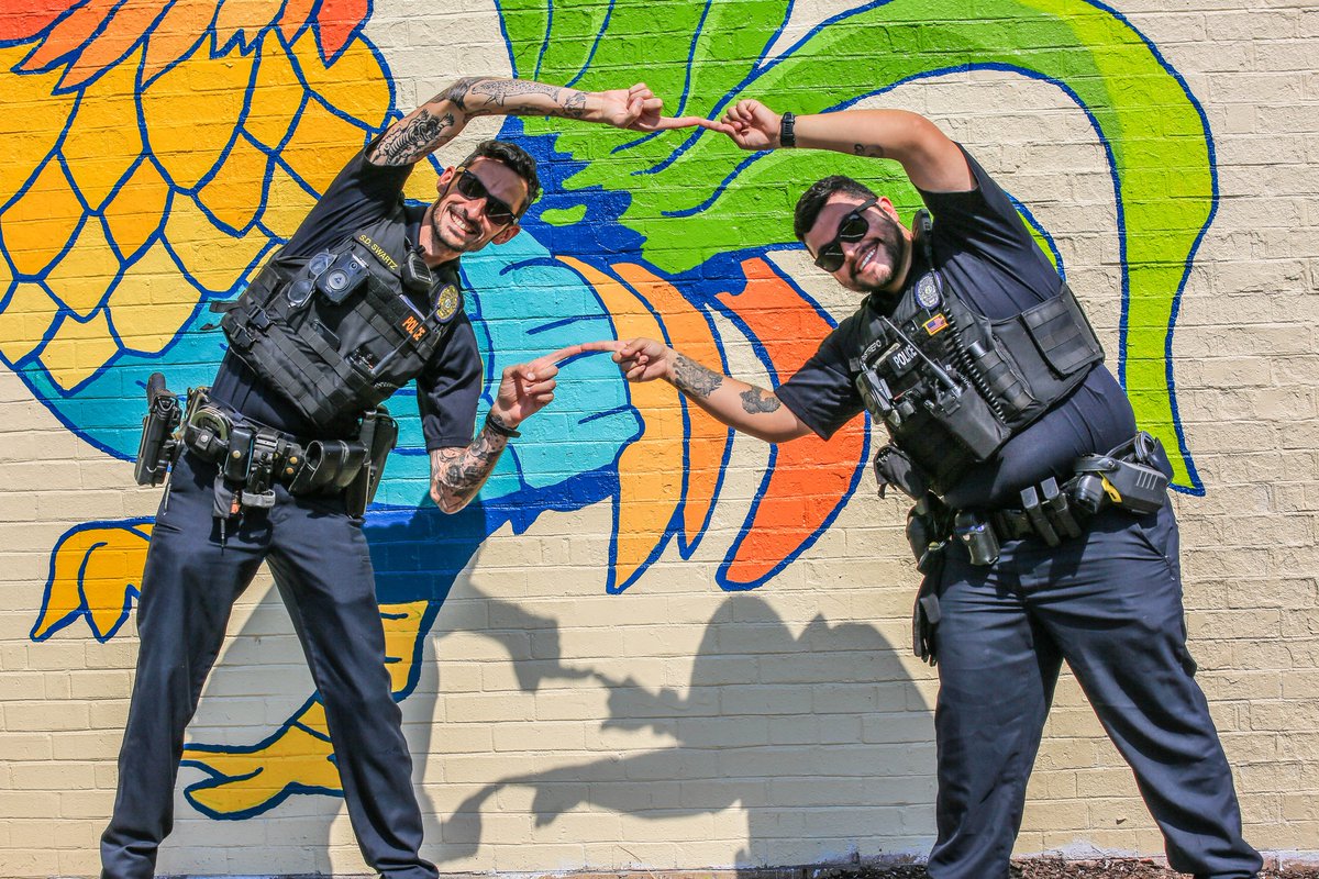 Check out these awesome murals from your #VBPD Officers Swartz & Restrepo, painted for the @Vibe_District Mural Festival!

#VirginiaBeach #VB #VaBeach #Welcome #AllAreWelcome #BeyondtheBadge #MoreThanaBadge #SafeCommunities #SafeCities #Police #LEO #VibeDistrict