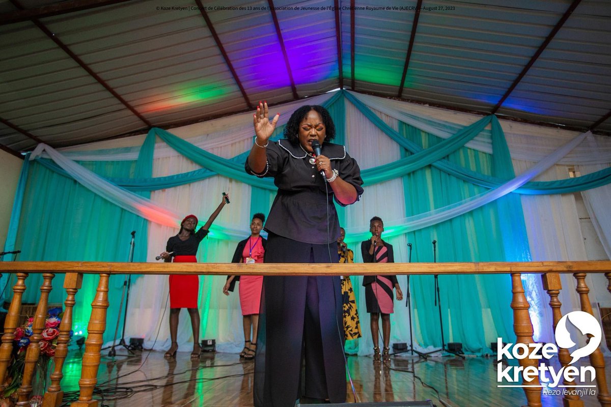 Barbaracassa's tweet image. Ce Dimanche 27 Août fut une journée richement bénie 🙌🏾
I love what God is doing in this season 
May my life be a testimony that there is a GOD 🙌🏾
#mwengenyonpwomèsoutètmwen 
#semwenkibenediksyonan
#pwomèspam 
📸: @kozekretyen 
@vizyonlevanjil 
DK média