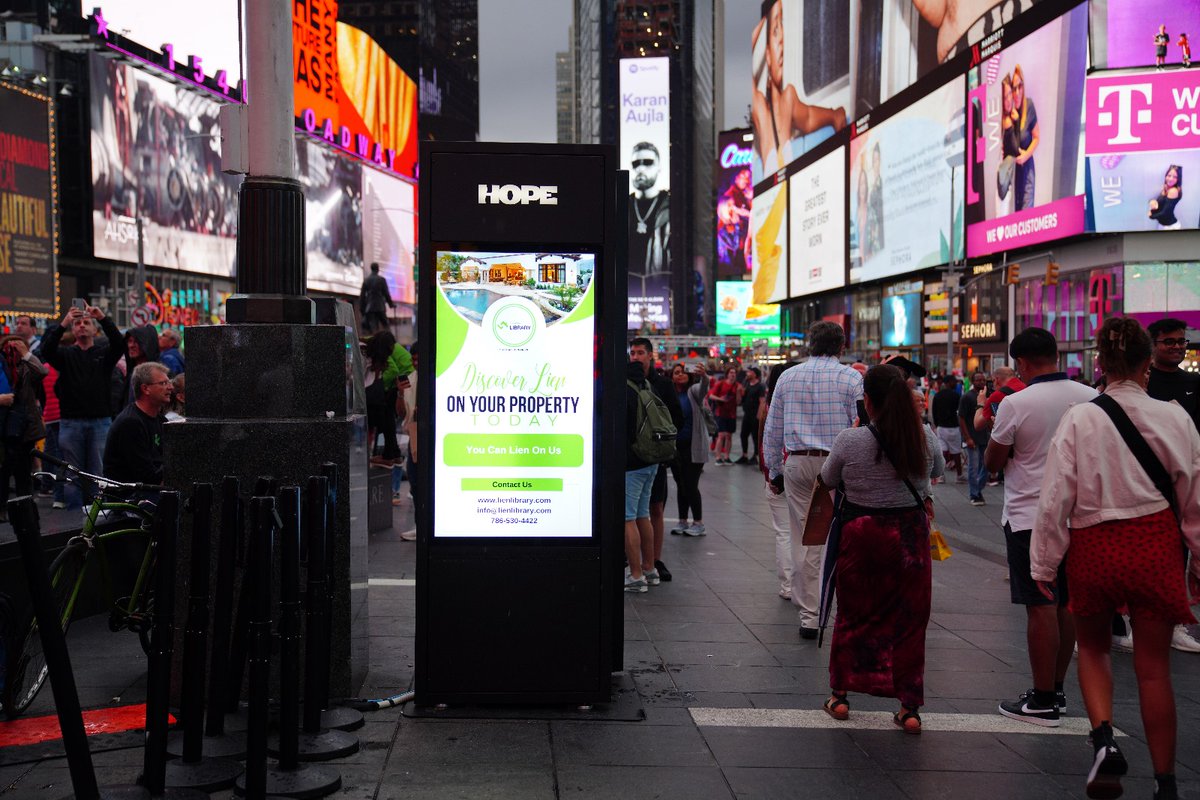 Once upon a time, in the city that never sleeps, there's a beautiful screen by @hopehydration @NYCMayorsOffice @nycgov