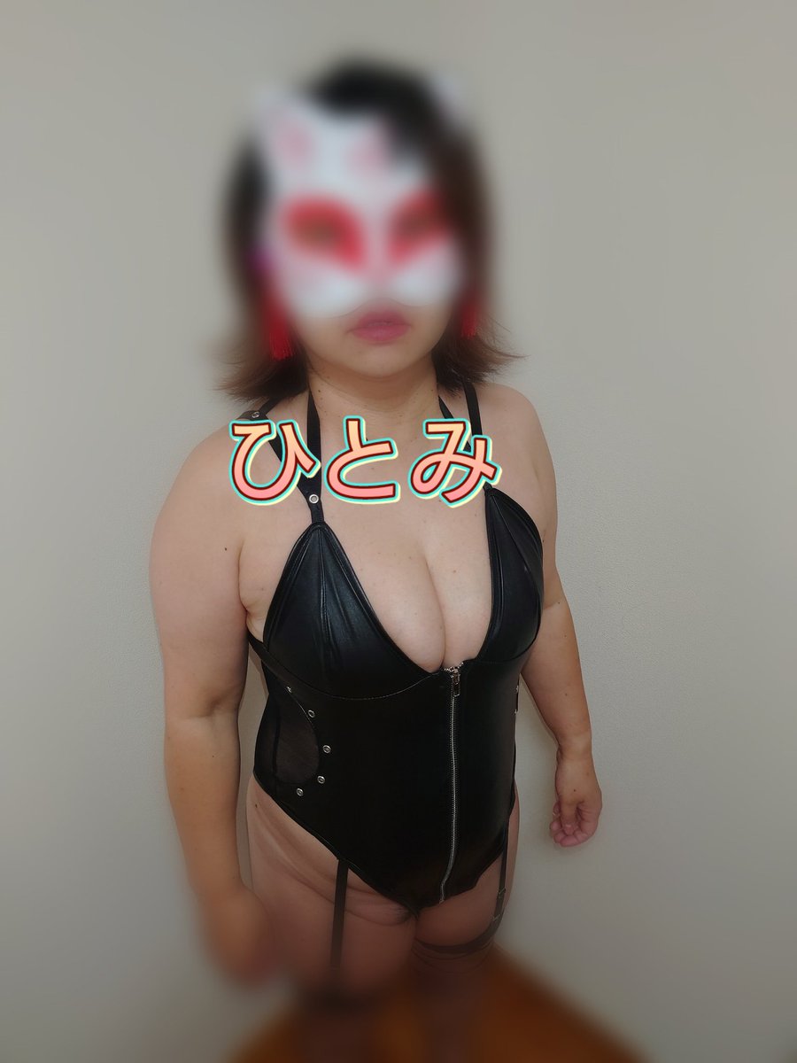 変態人妻ひとみ’s pics and videos