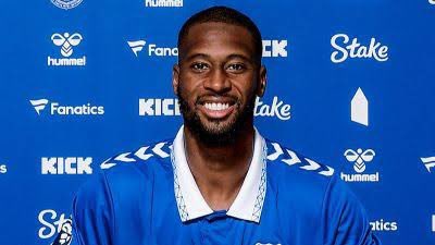330WorldSoccer's tweet photo. OFFICIAL: Beto joins Everton from Udinese.

Transfer amount: 30 million euros. Contract until summer 2027. #PremiereLeague #sports #Everton #Udinese #PremierLeague #TransferNews #Transfers #beto https://t.co/tIBiGCGemY