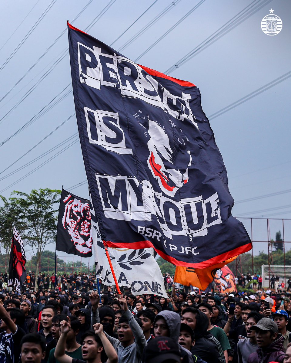 Persija_Jkt's tweet photo. Menjelang laga vs Persib pada pekan ke-11 Liga 1 2023/2024 di Stadion Patriot Candrabhaga, Bekasi (2/9/2023), pukul 15.00 WIB, Persija mendapatkan stimulus energi dari the Jakmania. https://t.co/aAQkyC6QKp