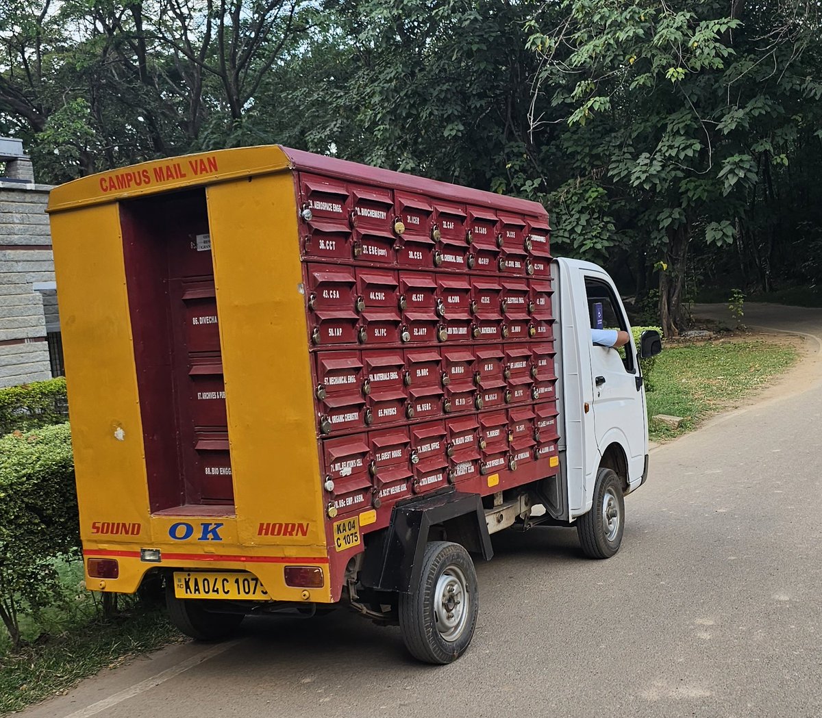 Sighted at IISc Campus, Campus Mail van. Delivering mails across a 440acre Campus....that's the beauty about our premier institutes, the vibe is and oldie, but a goodie!

<a href="/iiscbangalore/">IISc Bangalore</a> <a href="/CapitalA_vc/">Capital-A (Manjushree Capital Advisors)</a>