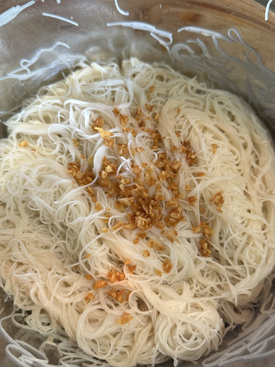 winsorawit's tweet image. ก๋วยเตี๋ยวไก่ฉีก🐔
เป็นสูตรที่ทำกินบ่อยมากกกก กินที่2ชามตลอดเลย แบบไม่ต้องปรุงเพิ่มแล้วอะอร่อยเลย👇🏻