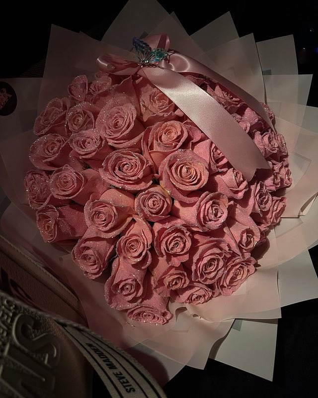 Çiçeklendiniz on X: Glitter roses 🌷  / X