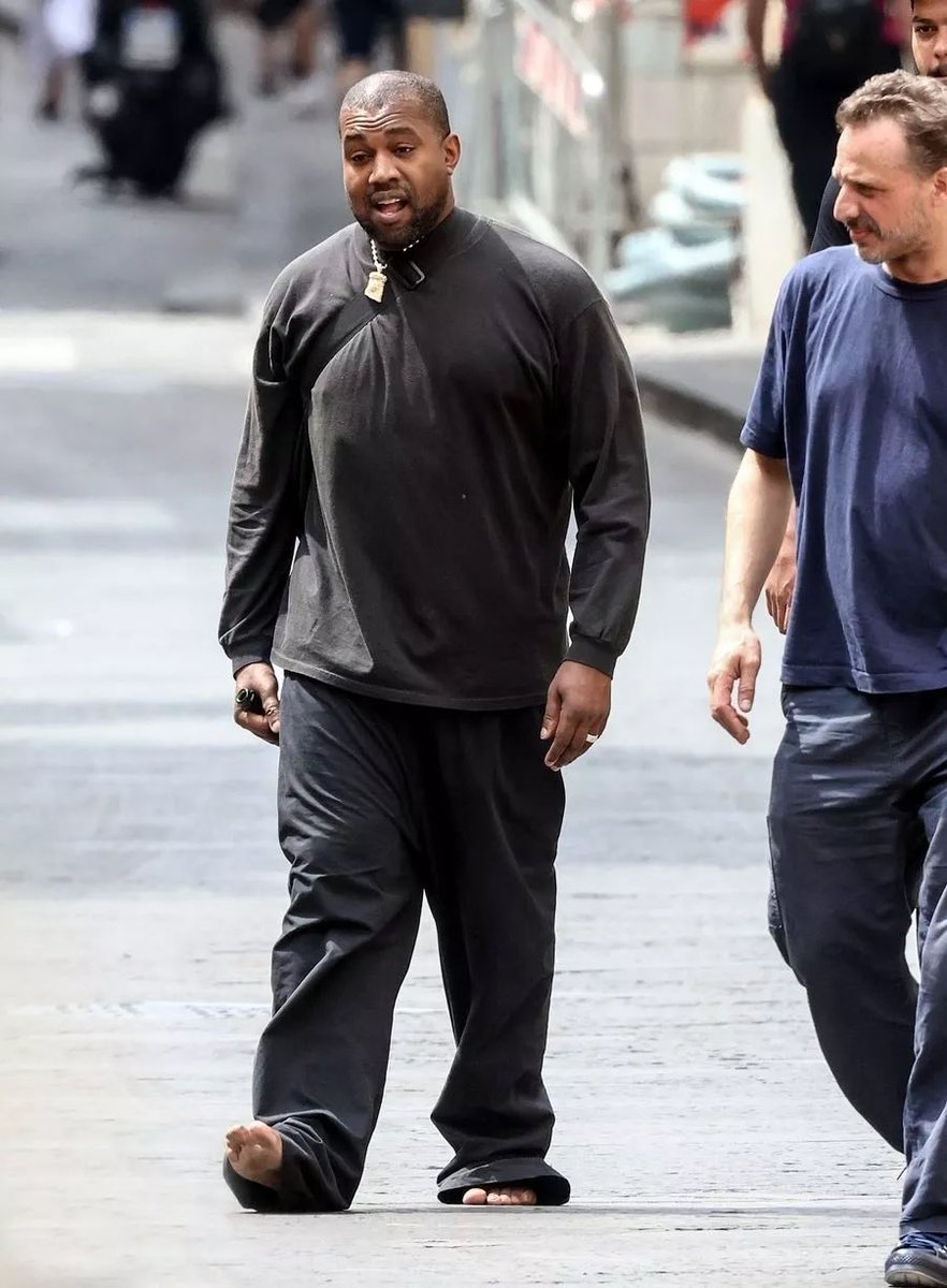 MoiseKings's tweet photo. Kanye West spotted this weekend in Italy 🇮🇹🍾 what's the problem with West? https://t.co/AXpVuv20ME