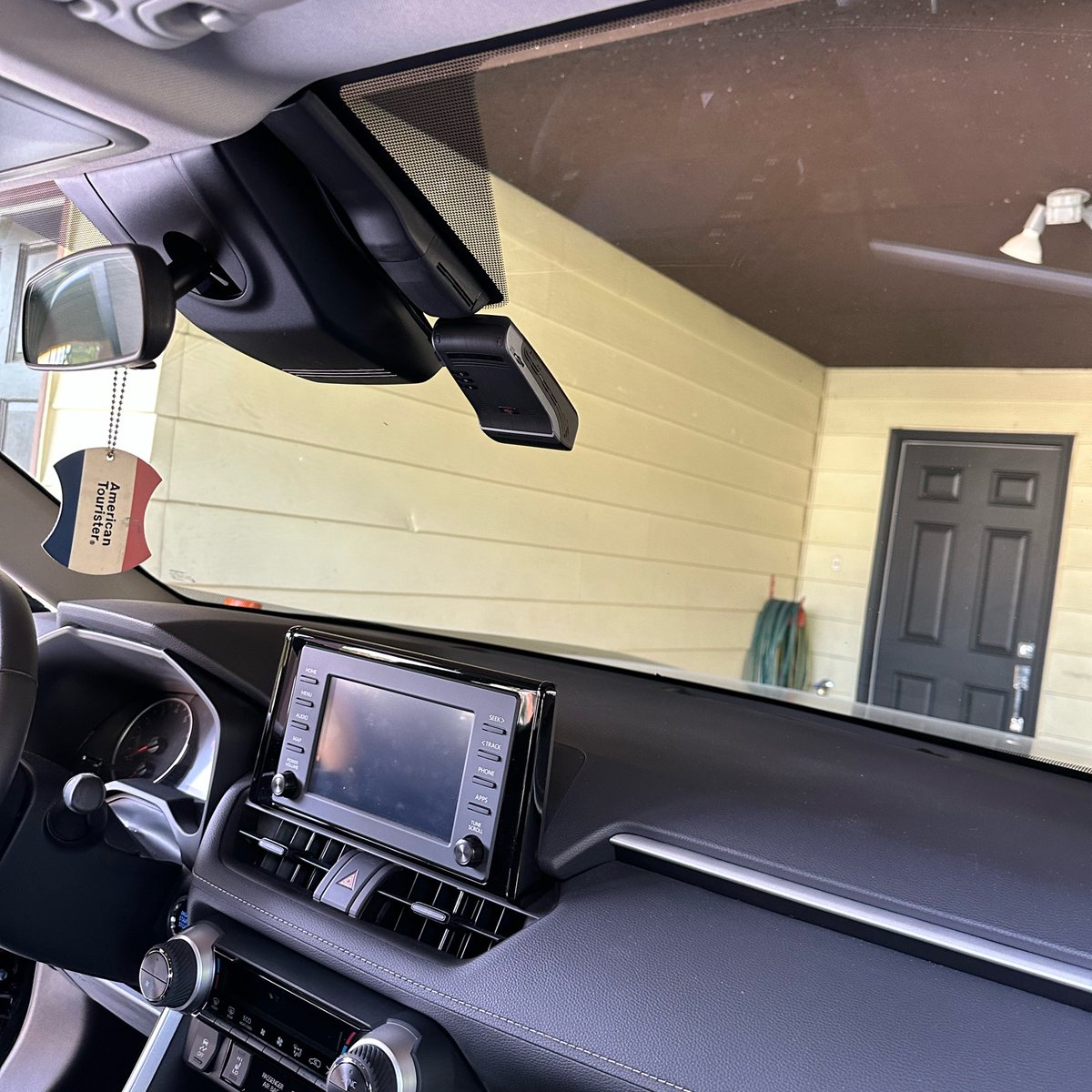 SafeDriveSolut1's tweet image. #Toyota #rav4 for a #Thinkware #dashcam