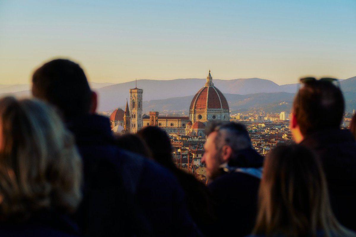 🧡 Discover the enchanting charm of Florence, birthplace of the Renaissance. Walk the same streets once graced by Michelangelo, Leonardo da Vinci, and Botticelli.

#michelangelosdavid #leonardo #davinci #botticelli #florence #italy #italianart #localexperience #toursandthecity