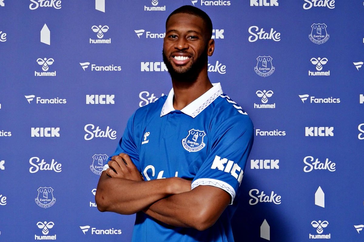 Em 2018, Beto jogava nas distritais de Lisboa e trabalhava no KFC em part-time.

5 anos depois, é oficialmente reforço do Everton e vai jogar na melhor liga do mundo 👏