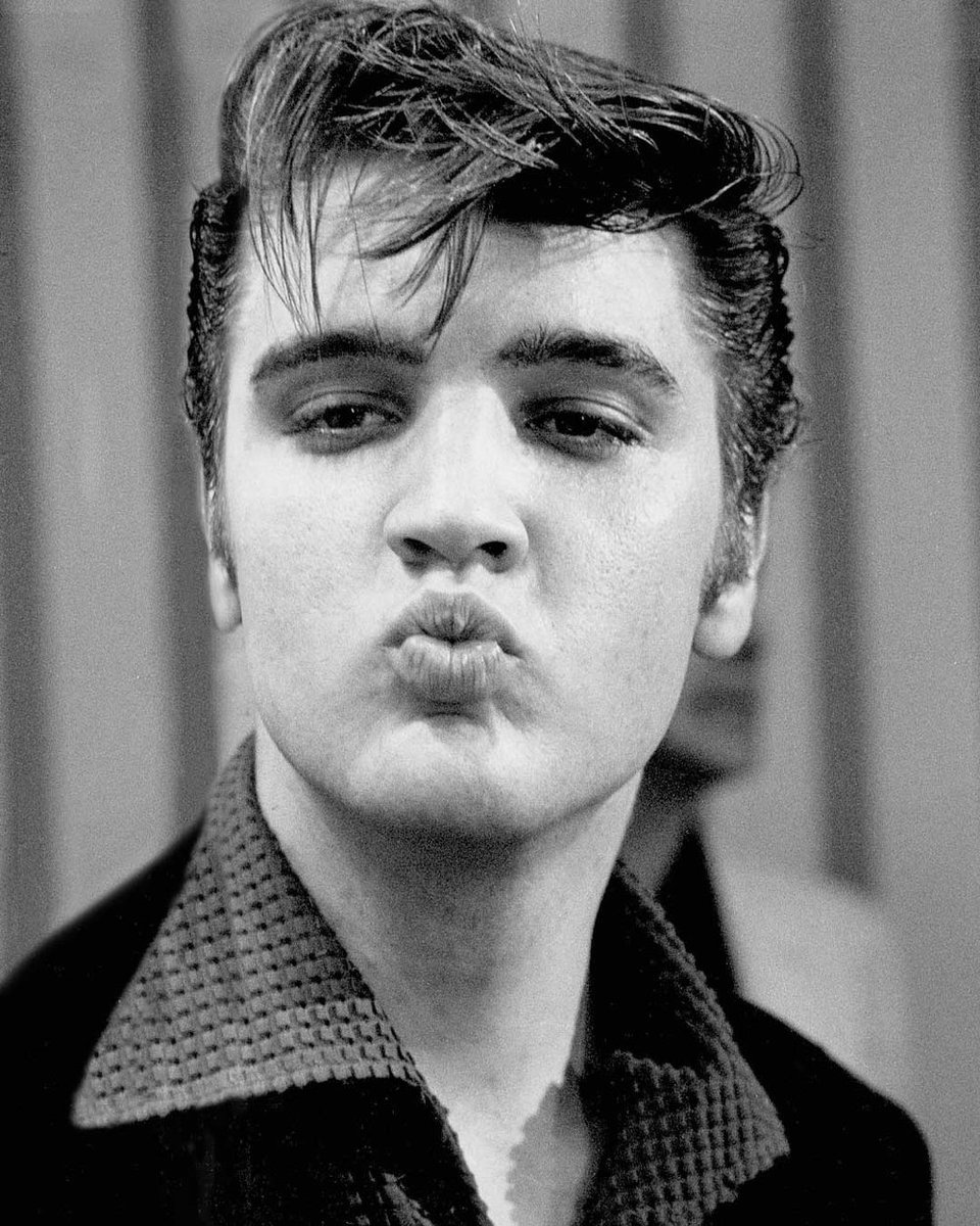 Elvis Presley tweet media