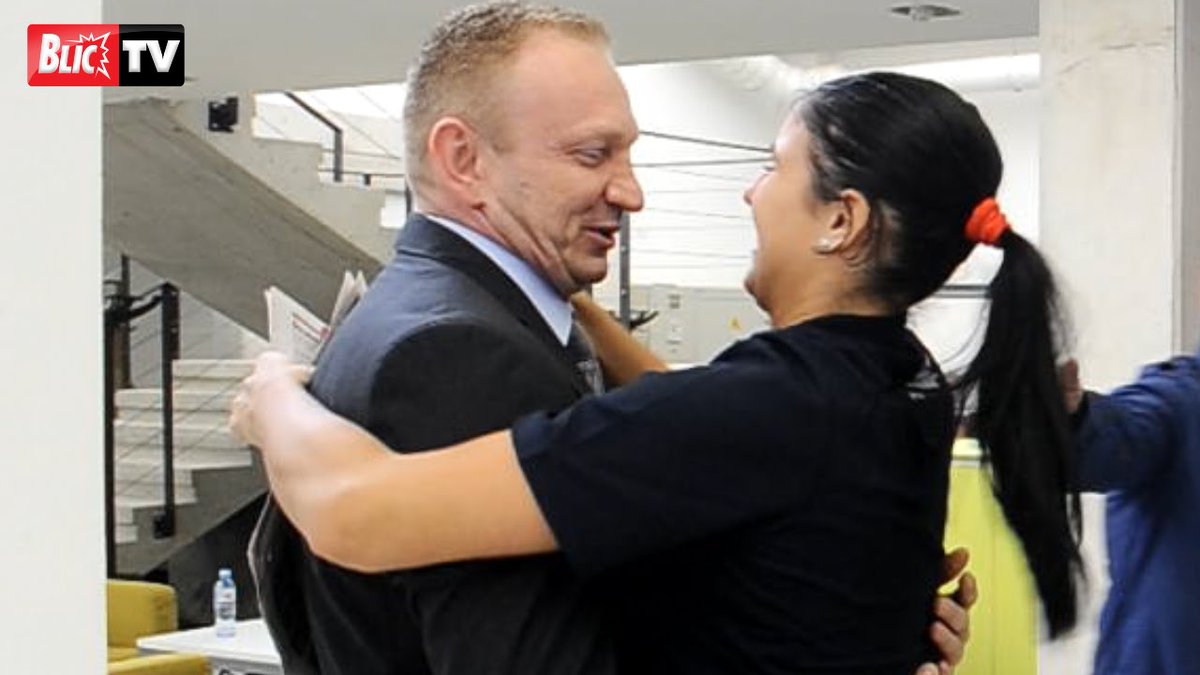 U Španiji kad predsednik saveza ljubi reprezentativku svetsku prvakinju digne se pola države, feministkinje izađu na ulice da protestuju

Kod nas kad predsednik saveza ljubi reprezentativku svetsku prvakinju svi govore kako su slatki