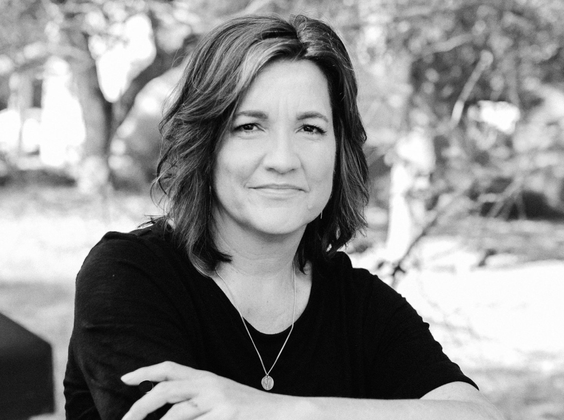 wbrandpub's tweet image. 🍁 Get ready for @JenMcDonald88’s MILSPOUSE MATTERS to release 10/10. Through her own story &amp;amp; others, the author connects &amp;amp; strengthens military spouses across generations through shared experience: tinyurl.com/2hnauuec
#MispouseMatters #FallRelease