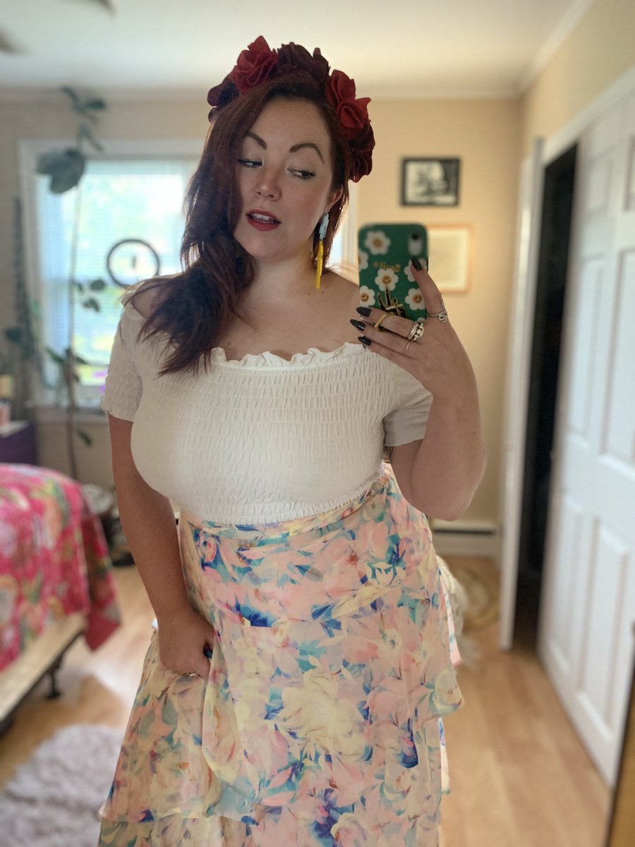 GoddessEvieFade's tweet photo. Midsommar movie date. 

And yes, I sacrificed him at the end 🔥 https://t.co/tNr77ijysa