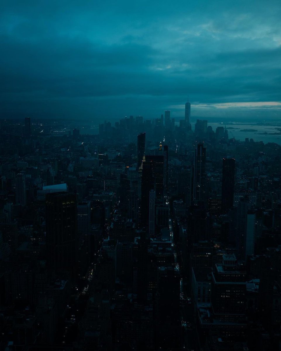 pictures's tweet photo. Gotham https://t.co/SvMCe2I7q3