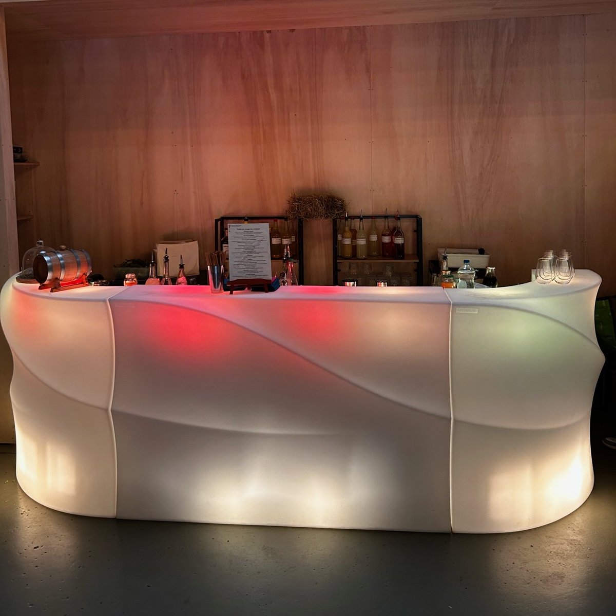 EcoleBar's tweet photo. Epicure Bar Events était présent à la ferme de Billy pour un bar à cocktails.
La carte composée de 12 cocktails réalisés avec des produits de notre région.
#baradomicile #epicurebar #fermedebilly #cocktails #evenement https://t.co/QSgxblLuiq