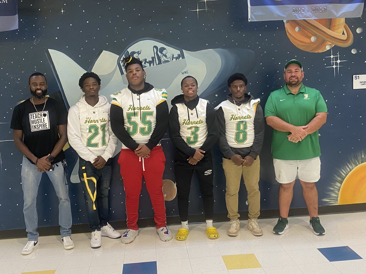 WNESrcsd1's tweet photo. Building a relationship with your feeder schools is very important! At the Launch Pad, we welcome CA Johnson Football team on game days to welcome our ROCKETS into the building and through the halls!! @RichlandOne #CAJOHNSONCLUSTER https://t.co/n8Vq7YlRvK