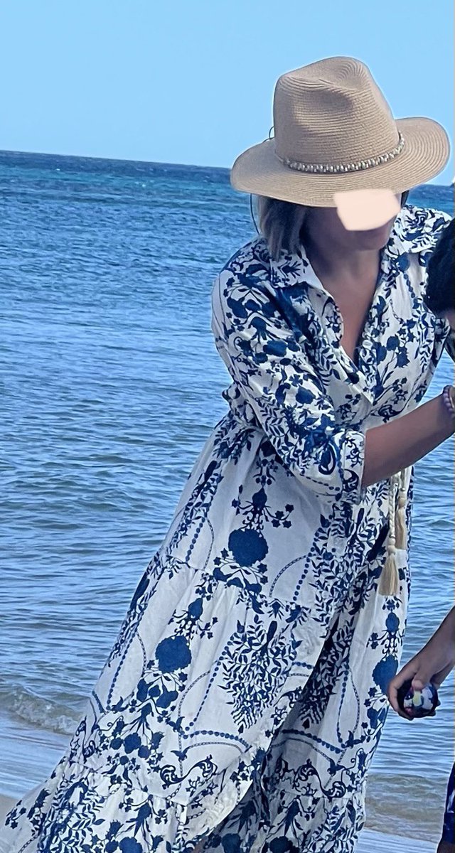 VickicCurtis's tweet photo. Can anyone identify this dress…. https://t.co/w8QGa1RT1p