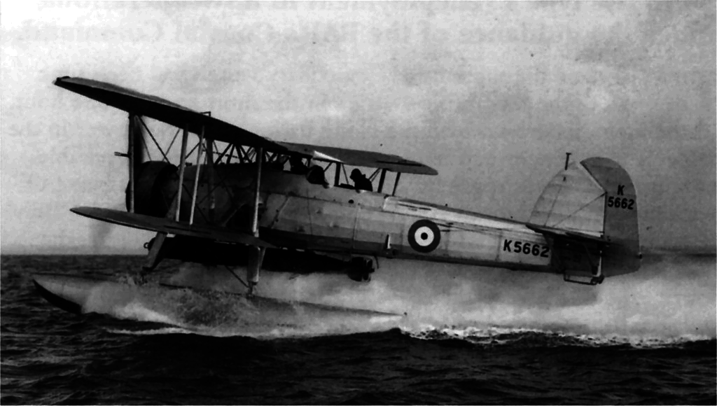 NavyWingsUK's tweet image. Fact Friday!
The Swordfish could land on virtually anything! Land, ships, sea, even ice and snow!