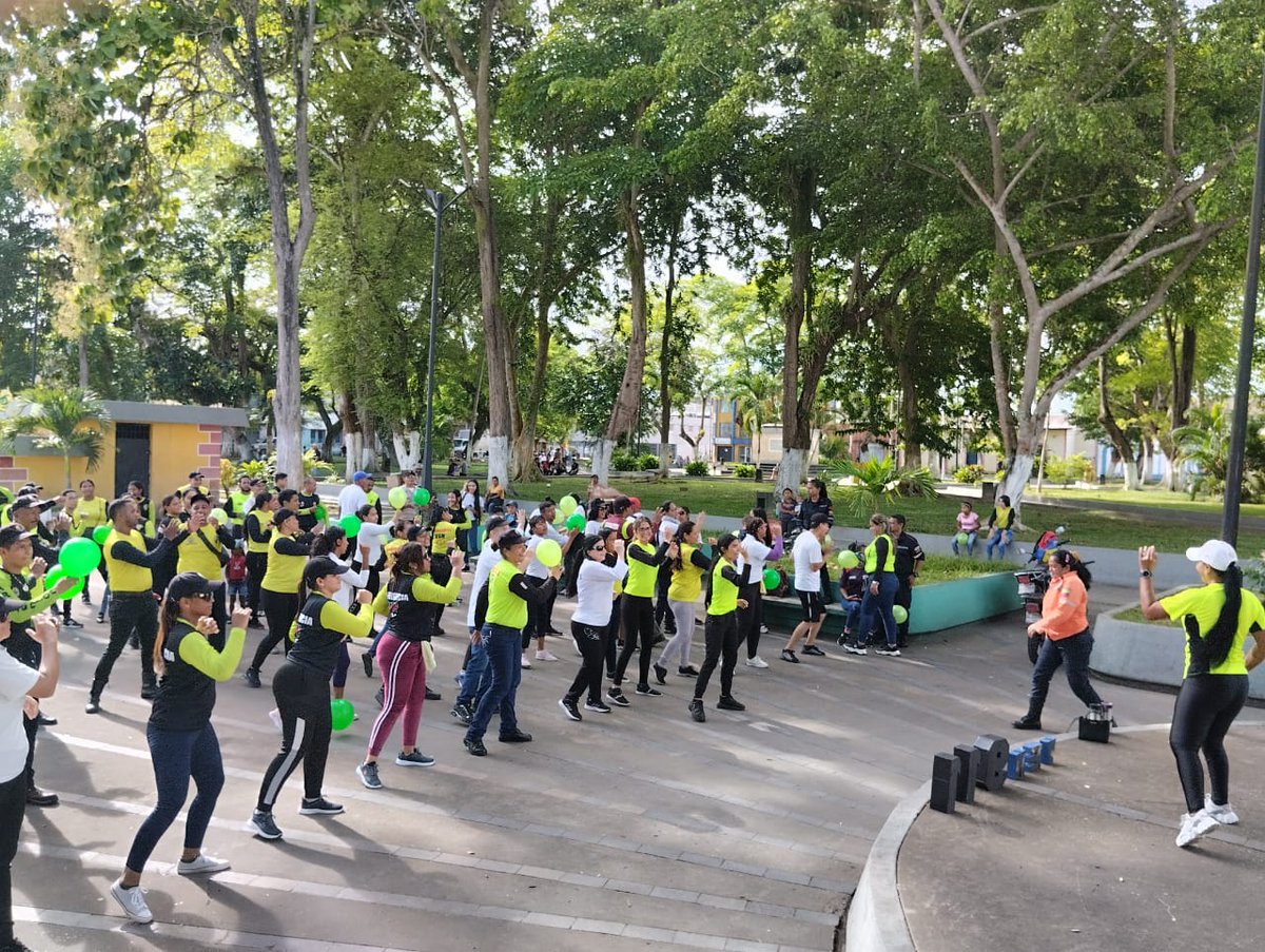 ¡BAILANDO CON ENERGÍA Y EMOCION!
Se vive con alegría y gozo aniversario de la institución, con participación del personal en Bailoterapia en la Plaza Simón Bolívar
#CuatroAñosAlServicioDelPueblo
#PorLaVidaYLaPaz
@lizetadelta @prensagobdelta @ven911oficial
<a href="/FASMIJ/">FASMIJ</a> <a href="/CeballosIchaso1/">@FuerzaDinamica Remigio Ceballos Ichaso</a>