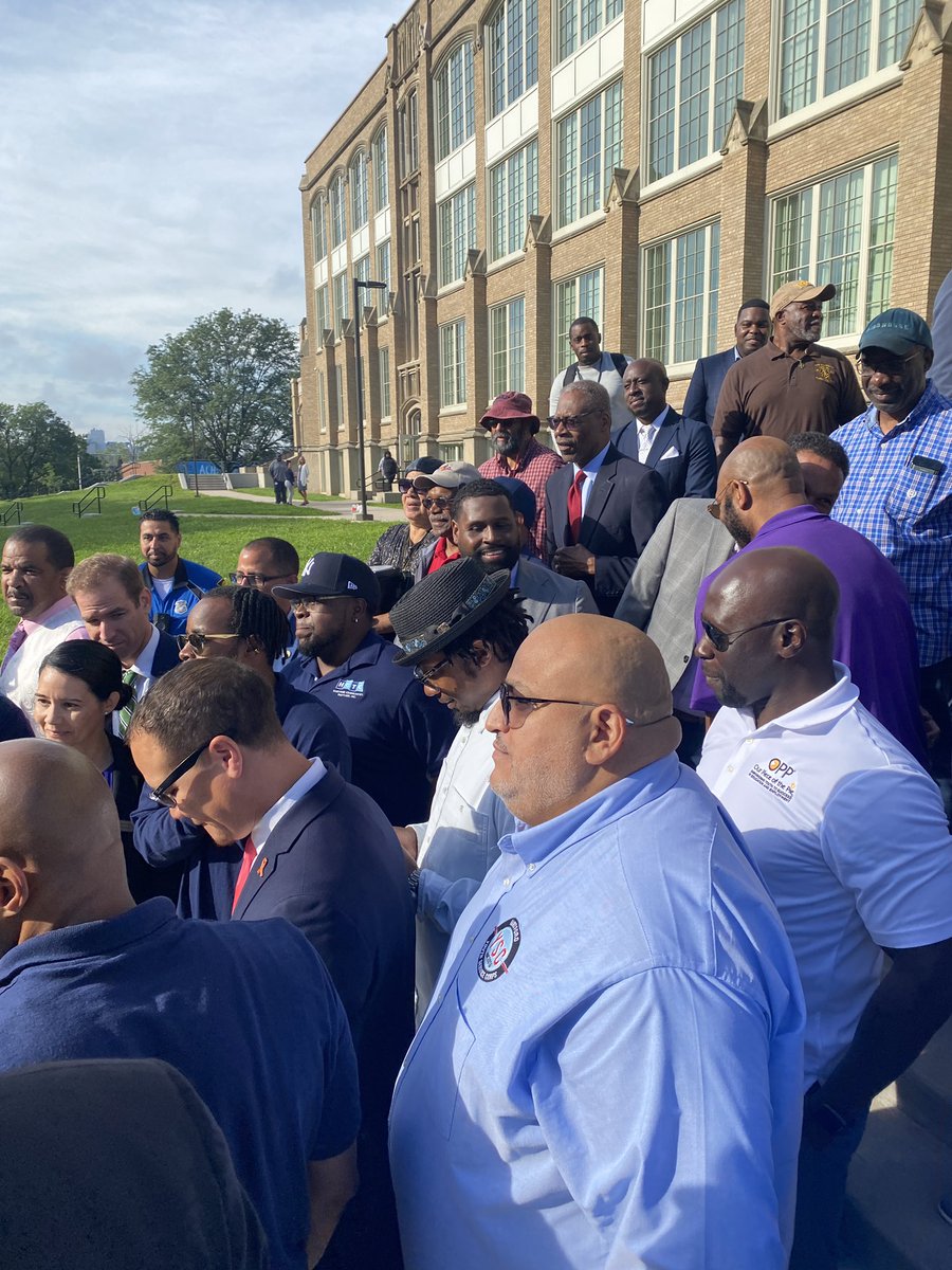 Celebrate Education! Happy First Day of school welcoming students back with 100 Men of Color at Martin Luther King Jr. school! @UnionMatt @AFTunion @ShellyeDavis @LBlatteau @MelodyNHFT @HFT1018 @savelkoul @CmosesHFT1018