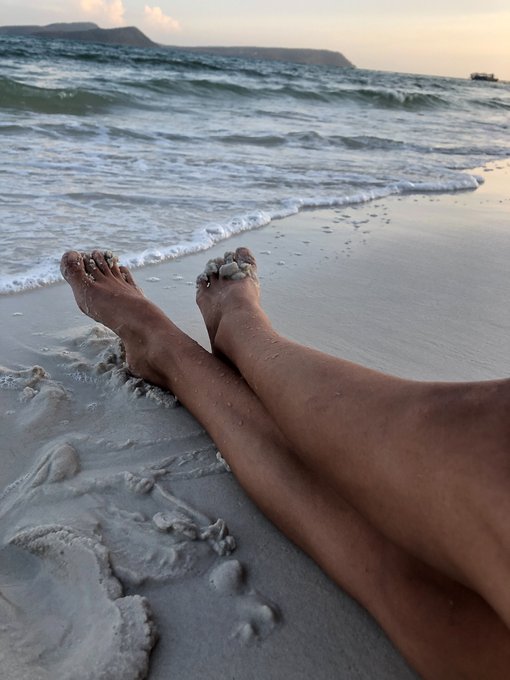 When was the first time you realized you had a foot fetish? https://t.co/xTvitzokMU<a href="/tag/titituesday"class="tags"><span>#titituesday</span></a>