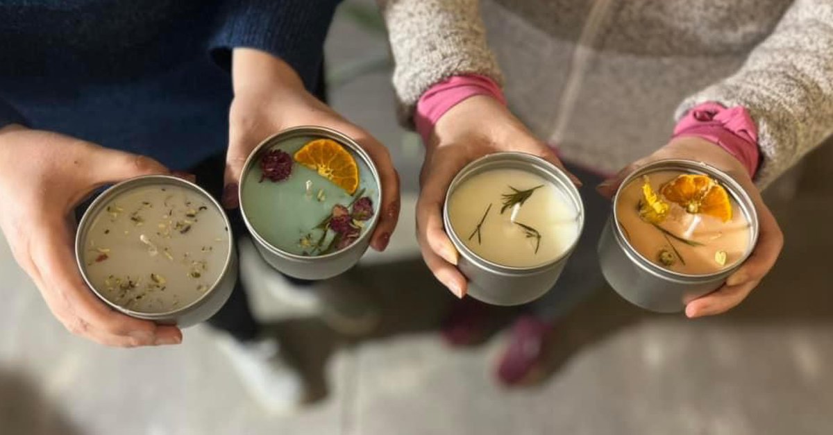 CNYFamilyTimes's tweet photo. Right Mind Syracuse hosts one-session art workshops at local venues.

Learn more in this month's Treat Yourself column:
https://t.co/Mj01OT8lFz

 📷: Provided by Right Mind Syracuse https://t.co/7Da7Gz2S4J