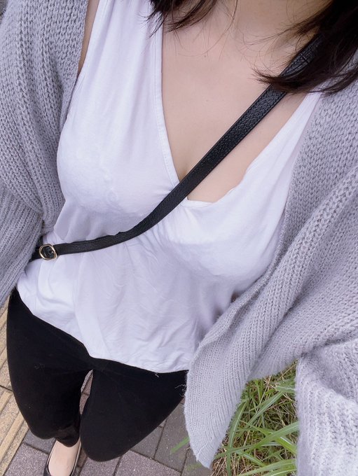 なんかすごい見られる〜？ と思ってたら下着バッチリ見えてるw  意図しないのに根っからの露出狂  ＃人妻 ＃視姦 ＃露出狂 ＃セフレ募集 ＃彼氏募集 https://t.co/zYntEdRSSS