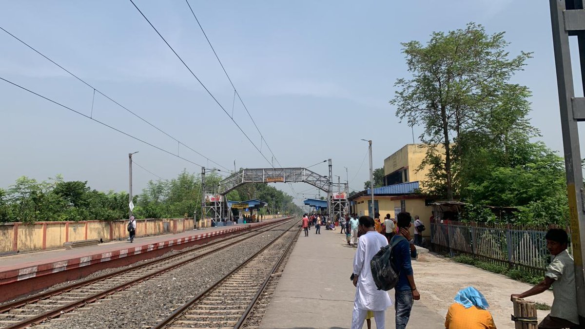 AkashHo18995095's tweet photo. Bhagwangola (BQG) Category NSG5
Happy Journey means:
1. Enough shed
2. Purified water
3. Double ticket counter
4. 24 hours open toilet
5. ATVM
6. Seating arrangements
7. Electric fans
8.Over bridge shed
9.Enough lights during night
10.Fixed price vehicle garage
#NeedsDevelopment. https://t.co/RorZs2F3Aw