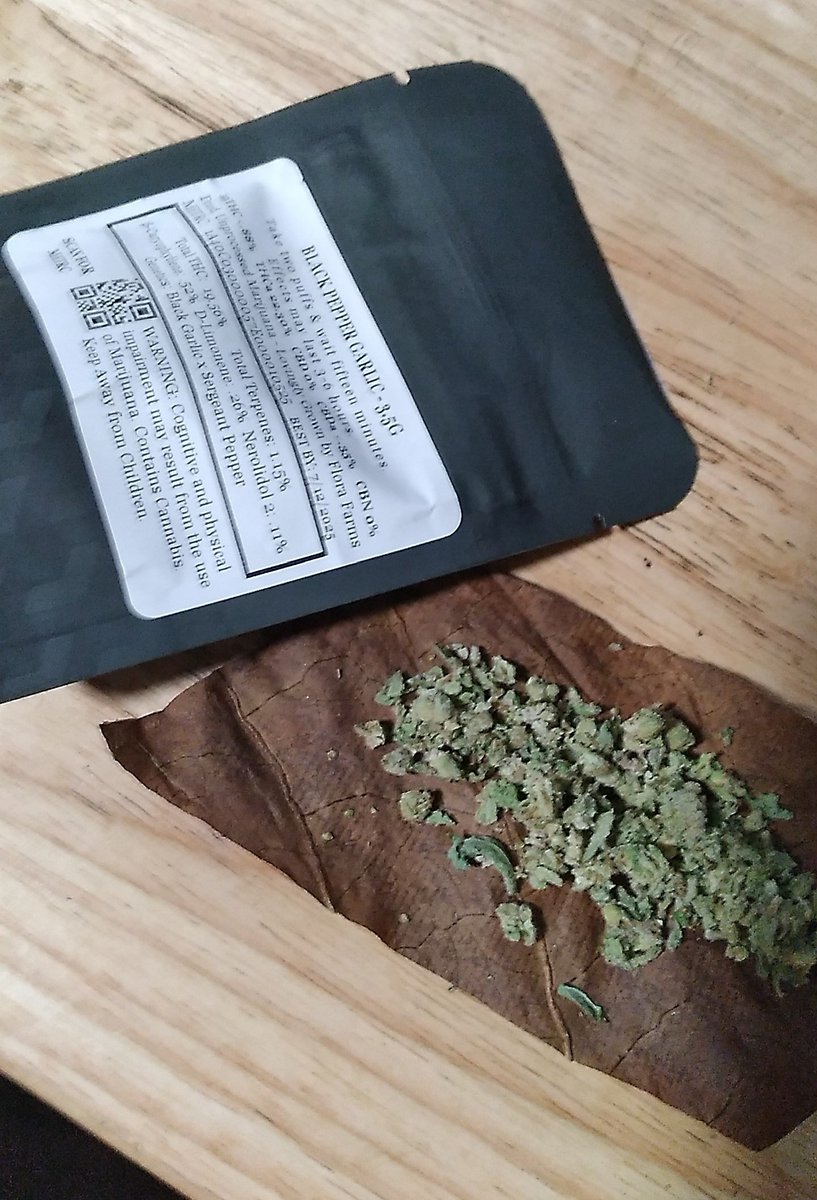 Flight79's tweet photo. Jammin this Sauce Walka on this fine Tuesday morning! Bout to get my mind right!! #WakeNBake #HowHigh #ImLikeDat #Indica #BlackPepperGarlic #WoodWinning https://t.co/csoyJamwme