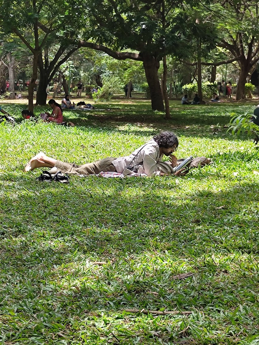 Late post for our 33rd edition. Someone celebrated their birthday morning, Jain Univ professors got students from other states here as part of city darshan, more of us found branches to lean on and read, and a failed colour coding experiment 😅 — to be planned better next time 😋