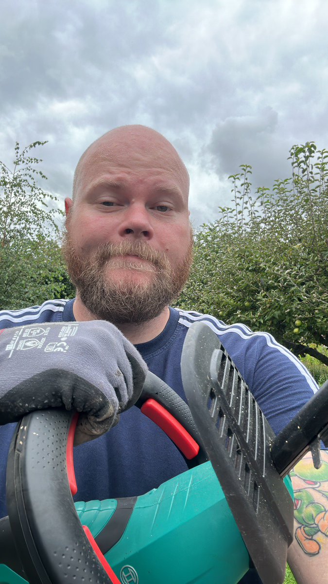 MagneZen's tweet photo. Being masc4masc doing yard work. #HandyBear https://t.co/R8V9mP0U2S