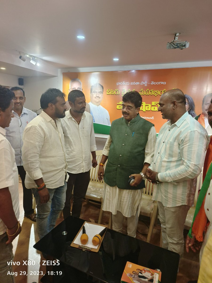 Mukeshsuryavam5's tweet photo. Discussed and informed about #BahdurpuraAssembly with #Goastate President @ShetSadanand ji at @BJP4Telangana Office Nampally https://t.co/RG8KCbjEol
