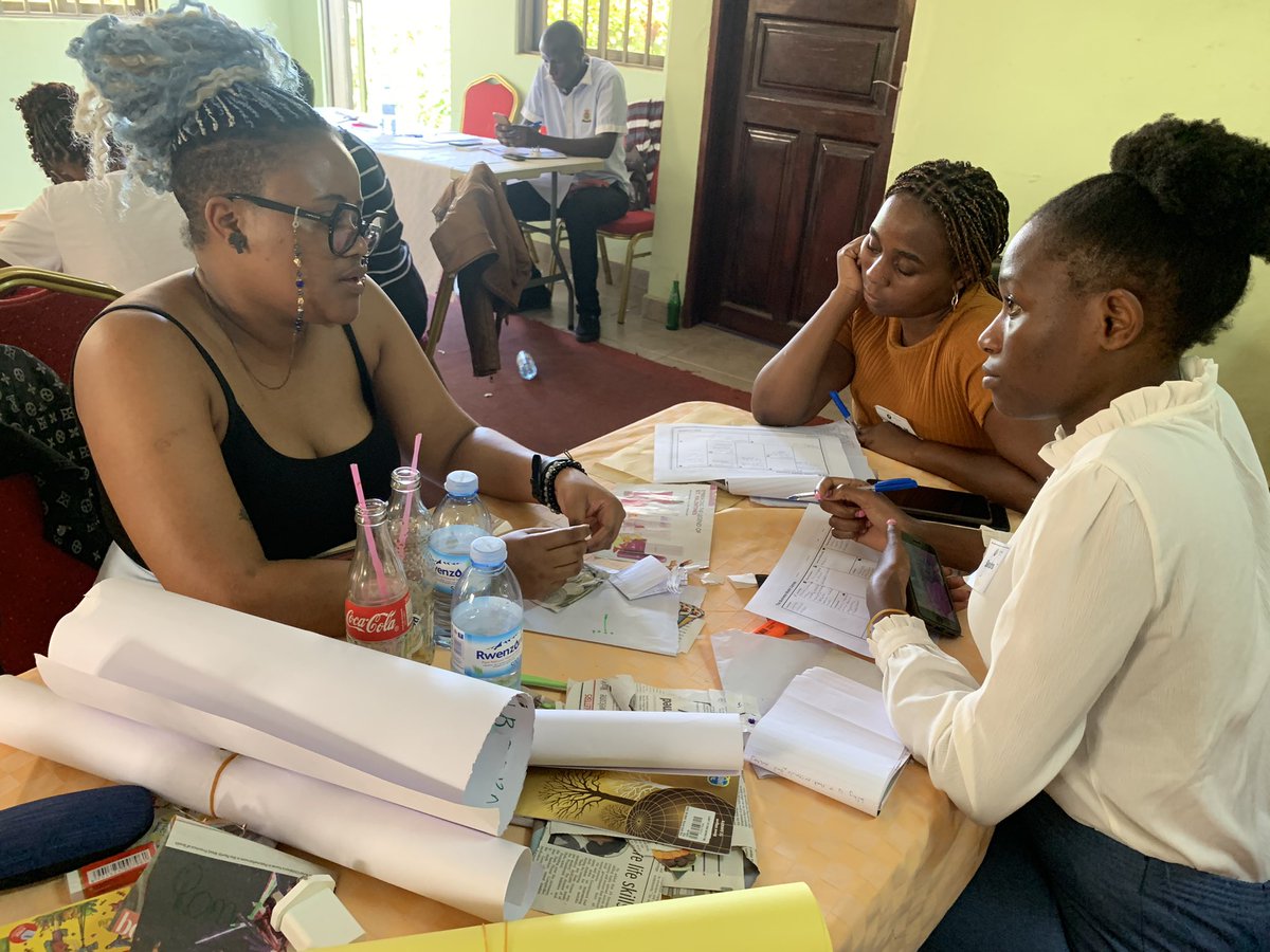 Princemaliksfa3's tweet photo. Empowering young women in business enterprise and equipping them with many skills including team building by @artteeks from Zimbabwe and @amoskiyingi hosted by @UgandaUnites https://t.co/Kvqzy3hku4