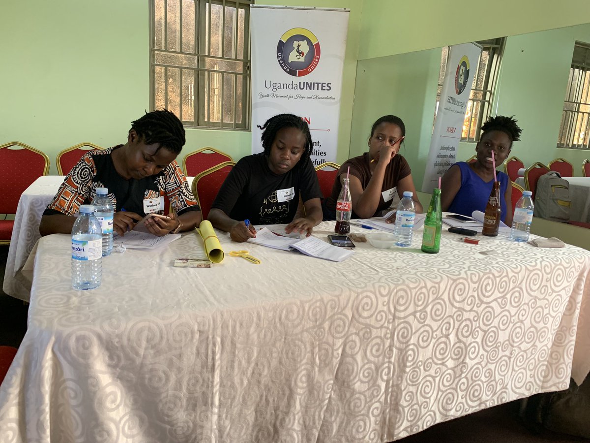 Princemaliksfa3's tweet photo. Empowering young women in business enterprise and equipping them with many skills including team building by @artteeks from Zimbabwe and @amoskiyingi hosted by @UgandaUnites https://t.co/Kvqzy3hku4