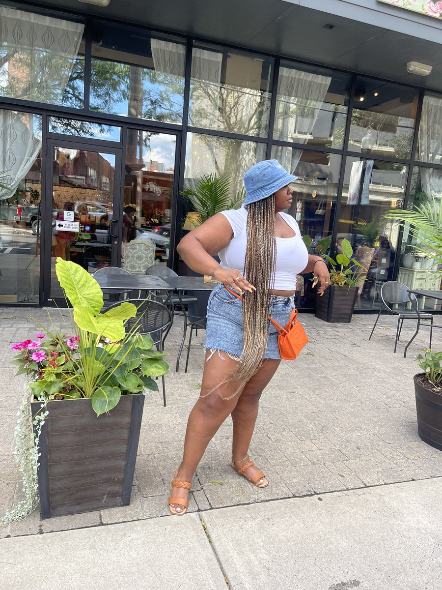 Shanitaaaa's tweet photo. a denim moment. https://t.co/hBALj79qVA