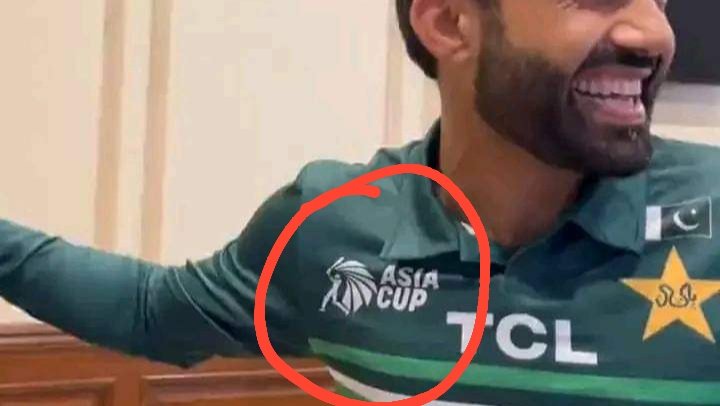 abdul_writes786's tweet photo. @TheRealPCBMedia why there is no name of host country on Asia cup kits?
#AsiaCup2023 #PCB #Cricket https://t.co/h1hGNkfTim