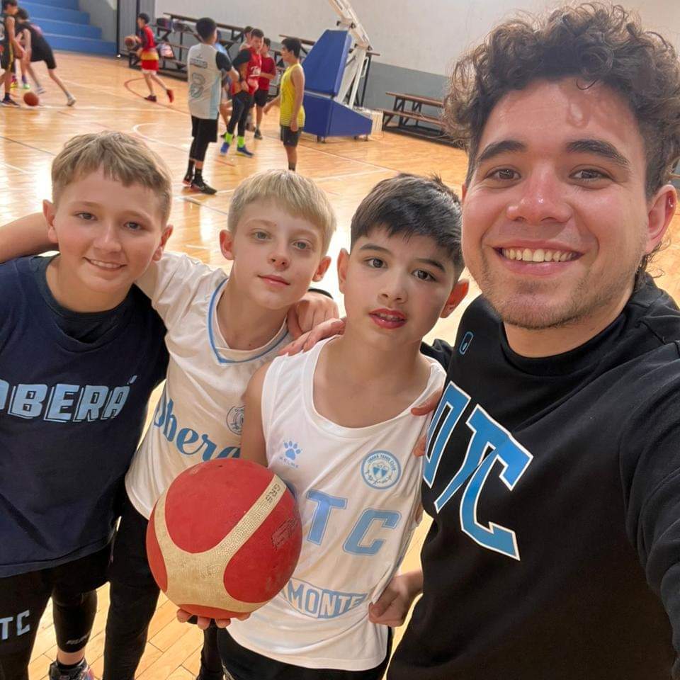 Los jugadores Mateo Koziaski, Juan Ignacio Hartwig y Renzo Macari fueron convocados a la pre-selección de Misiones en la categoría U12. 

Además, el profe <a href="/sebadeolivera/">Sebastián De Olivera</a> integra el CT 📋

El fin de semana estuvieron participando de la primera convocatoria.

#OrgulloCeleste