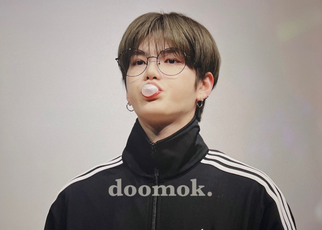 im_doomok's tweet photo. 230825 pre.
이거 올리고 싶어서 지각프리뷰 올립니다

#계현 #조계현 #베리베리 
#GYEHYEON #VERIVERY https://t.co/pp16BRqqd6
