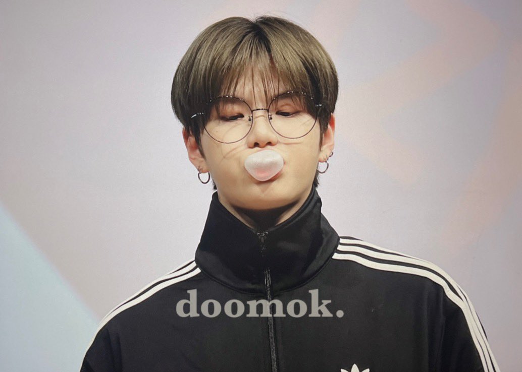 im_doomok's tweet photo. 230825 pre.
이거 올리고 싶어서 지각프리뷰 올립니다

#계현 #조계현 #베리베리 
#GYEHYEON #VERIVERY https://t.co/pp16BRqqd6
